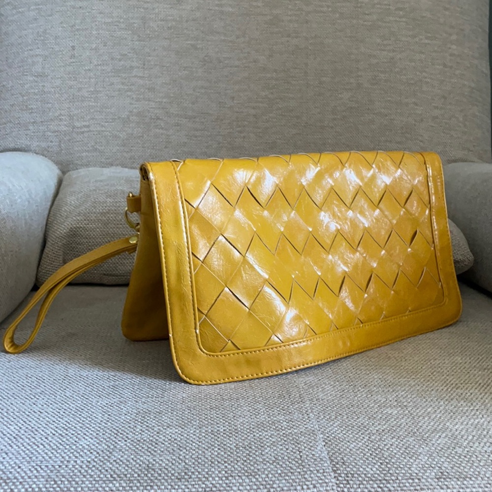Yellow clutch
